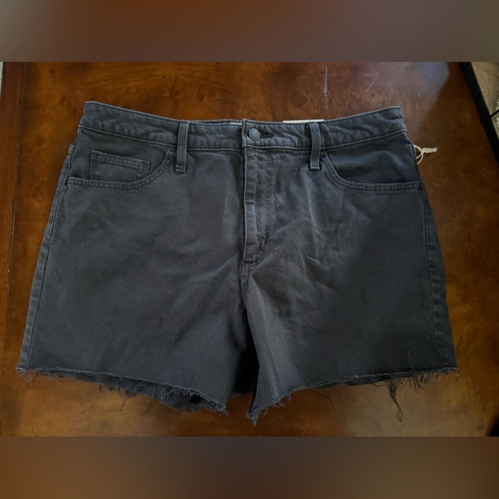 UNIVERSAL THREAD Women's Black Vintage Stretch Cut-Off Midi Jean Shorts NWT 14 - Picture 2 of 7